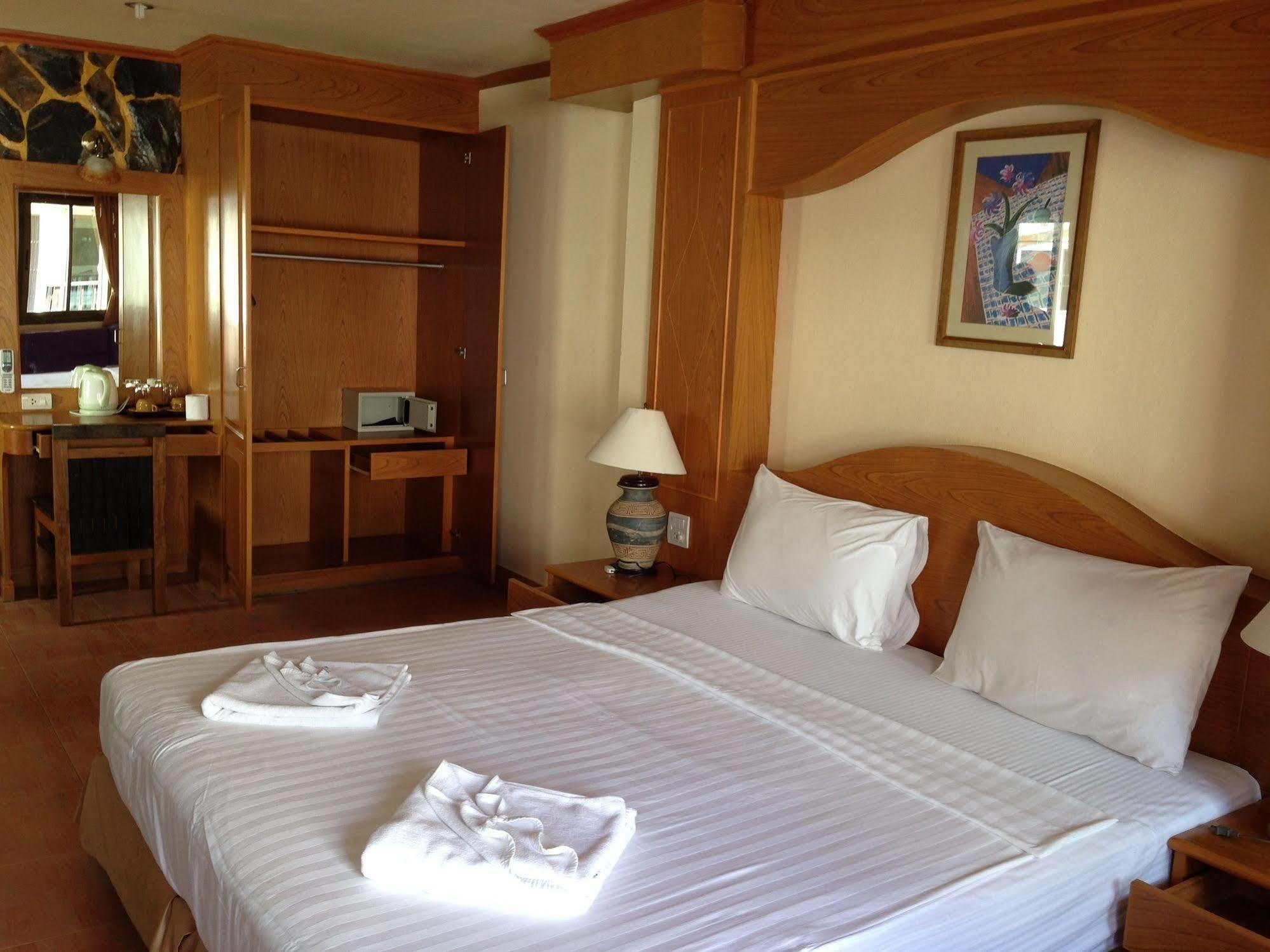 The House Patong Exterior foto