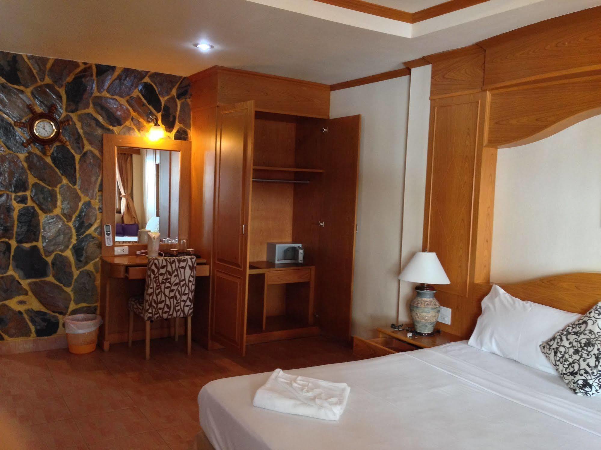 The House Patong Exterior foto