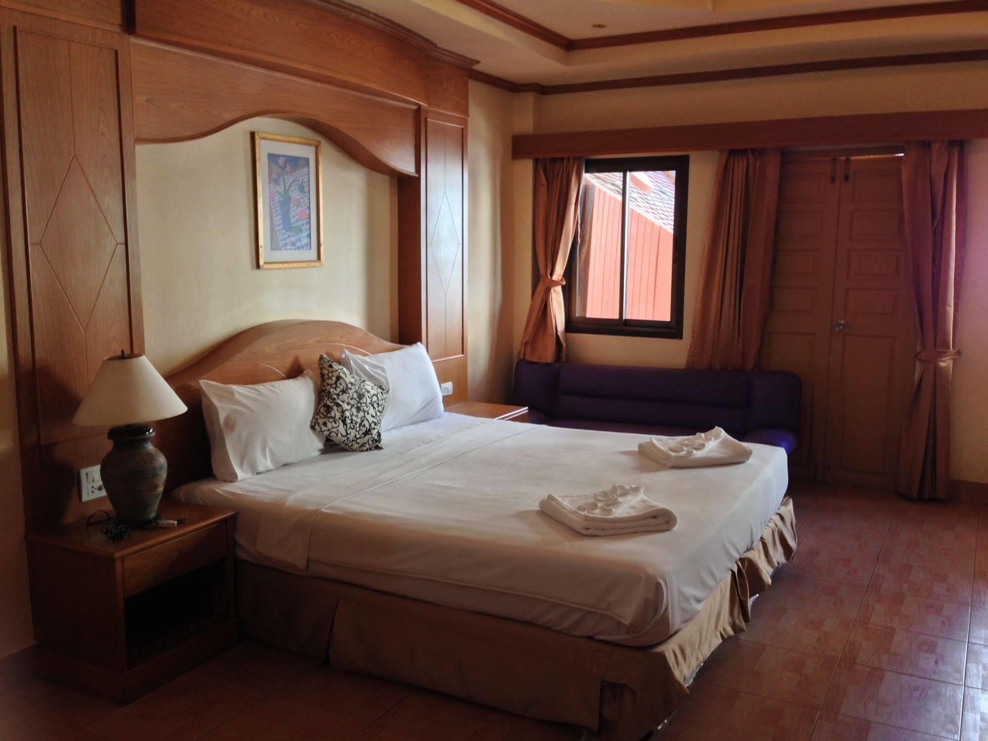The House Patong Exterior foto