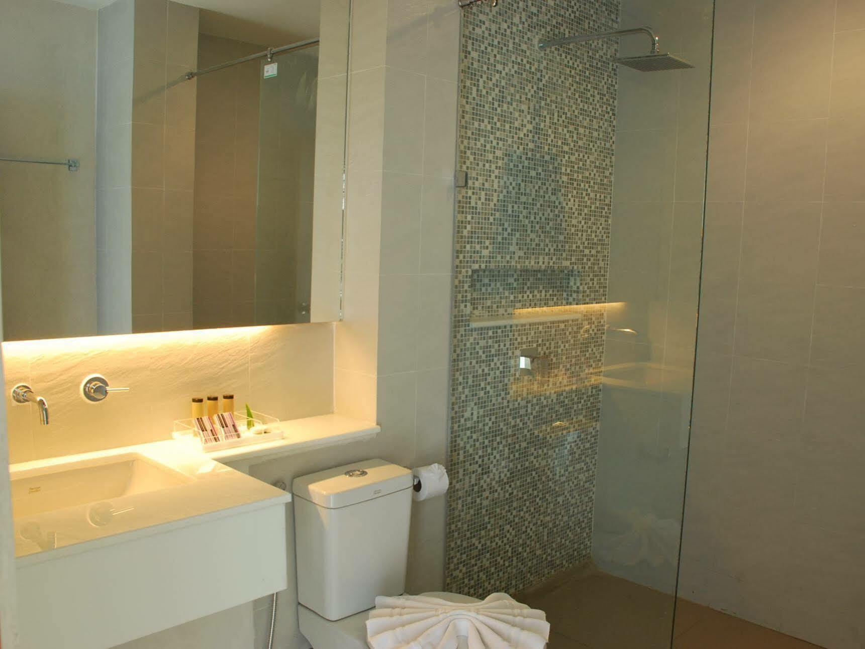 The House Patong Exterior foto