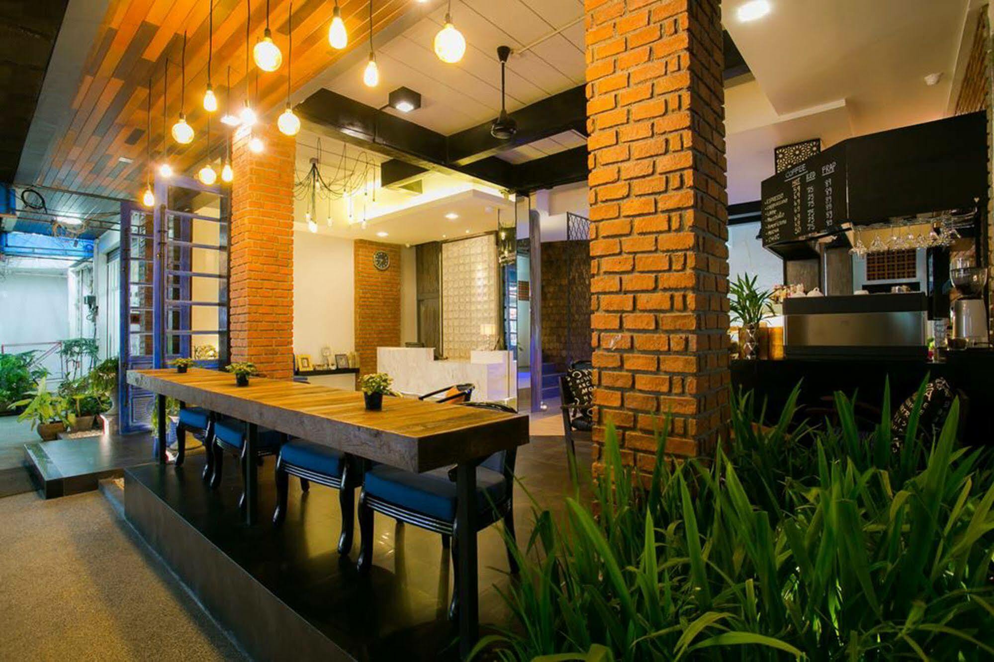 The House Patong Exterior foto